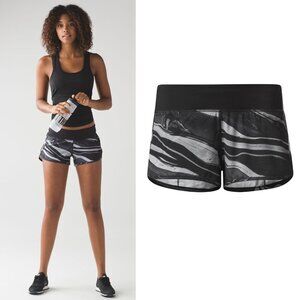 Lululemon Marbled Mix Speed Short White Black Speed Short Size 4 - 2926
